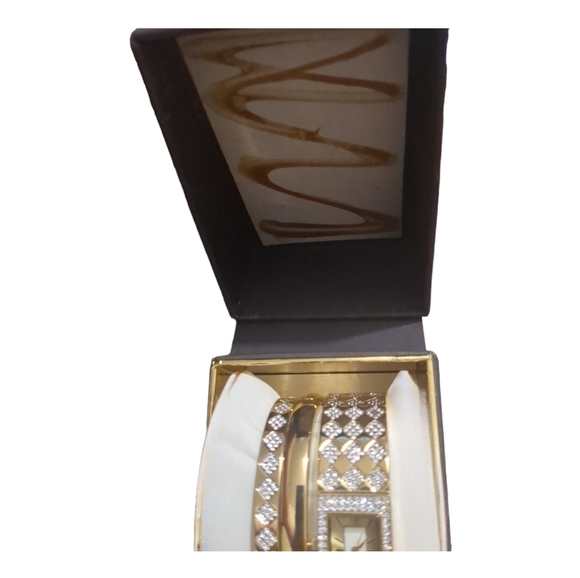 Elgin Gold Tone Quartz Watch With 2 Bracelets Set - Picture 2 of 5